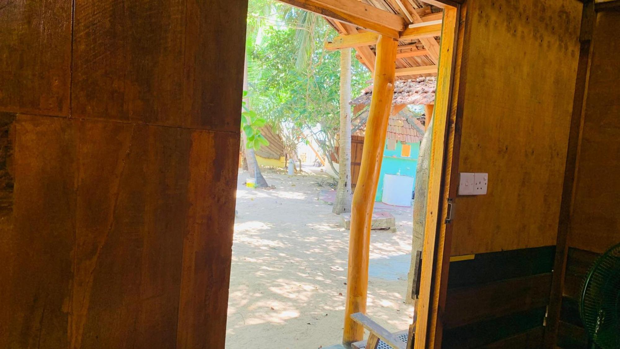 Breezy Beach Cabanas Arugam Bay Exterior foto
